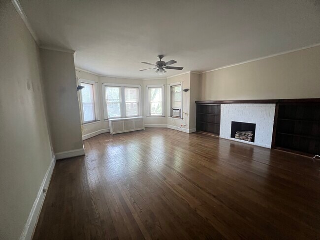 Building Photo - 6354 N Paulina St