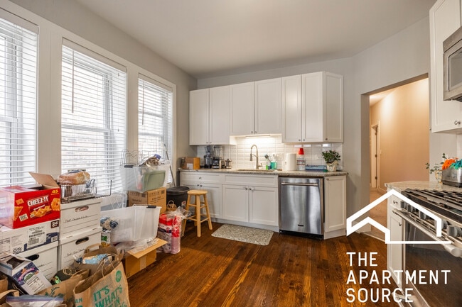 Building Photo - 3022 N Avers Ave