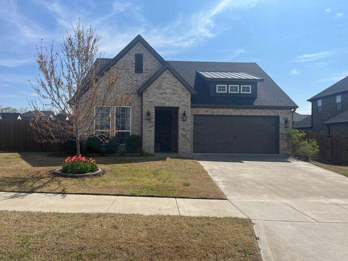 Primary Photo - 1431 Water Way Dr