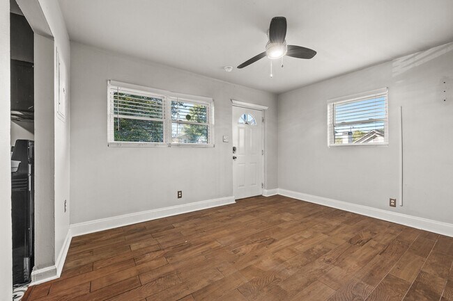 Sala de estar - 692 Smith St SW