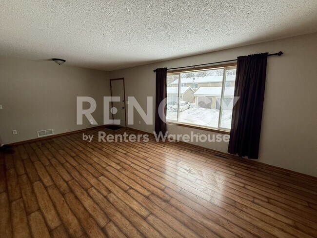 Foto del edificio - 6762 Gretchen Ct N