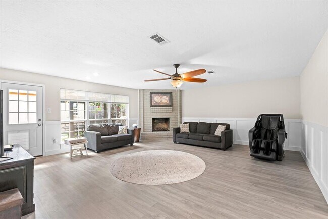 Building Photo - 4914 Tain Dr