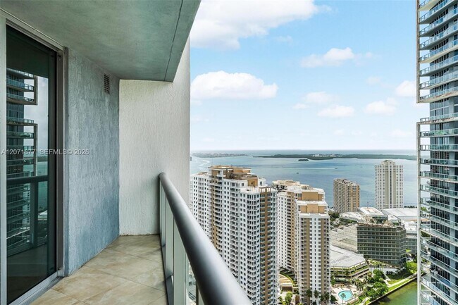 Foto del edificio - 475 Brickell Ave