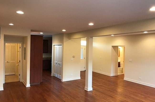 Photo - 3911 W Addison St Apartment