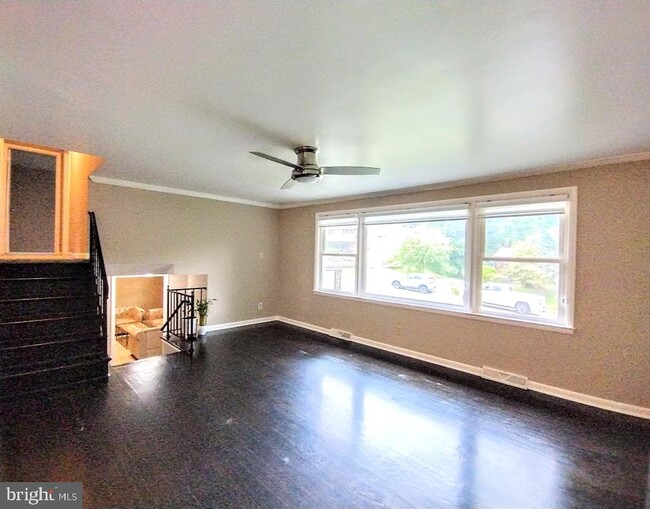 Building Photo - 2850 Eastwood Dr