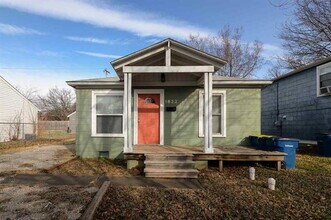 Building Photo - 1622 W Admiral Ave