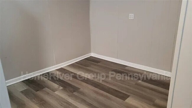 Foto del edificio - 806 Cowan Ave