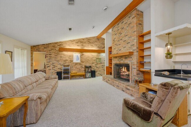 Building Photo - 103 Memorial Ln