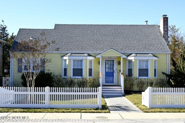 Building Photo - 678 Lake Ave