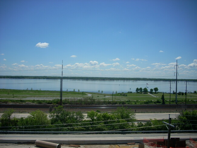 Building Photo - 5217 Le Parc Dr
