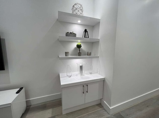 Building Photo - 1260 Rue Saint-André