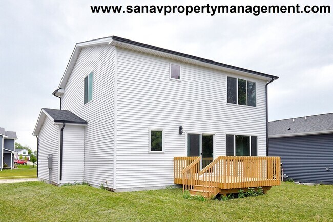 Foto del edificio - Spacious 3-Bedroom Home with Modern Layout...