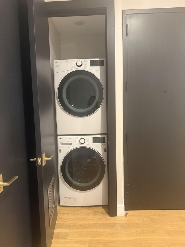 Foto del edificio - 172 New York Ave