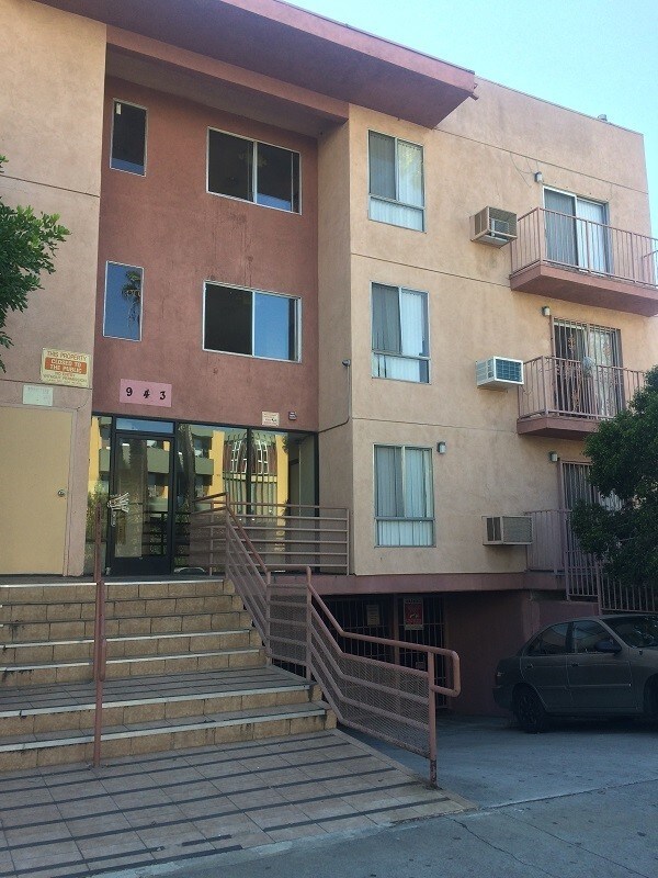 Building Photo - 943 Arapahoe St