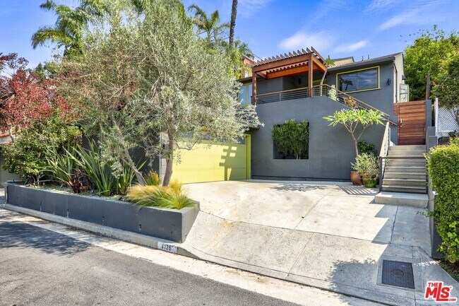 Foto del edificio - 4136 Holly Knoll Dr
