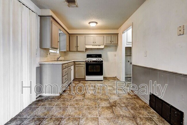 Building Photo - 4009 Vickie Dr
