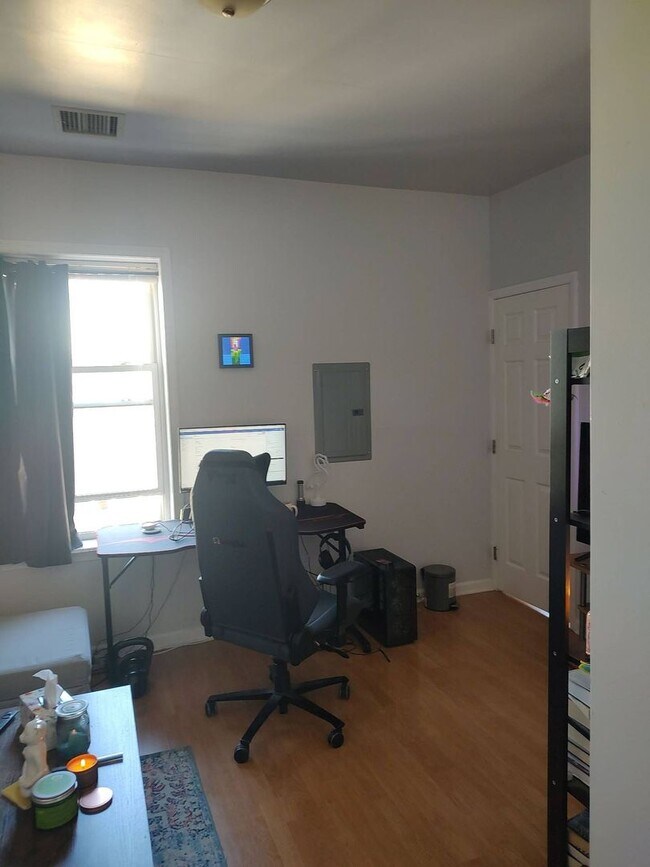 Foto del edificio - 341 W Girard Ave