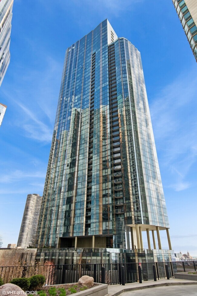 Building Photo - 211 N Harbor Dr