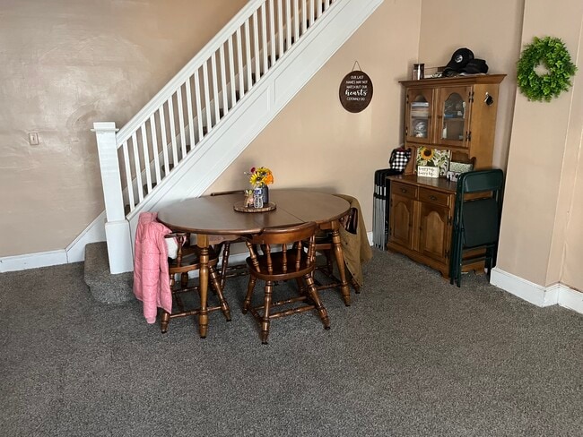 Building Photo - 638 River St