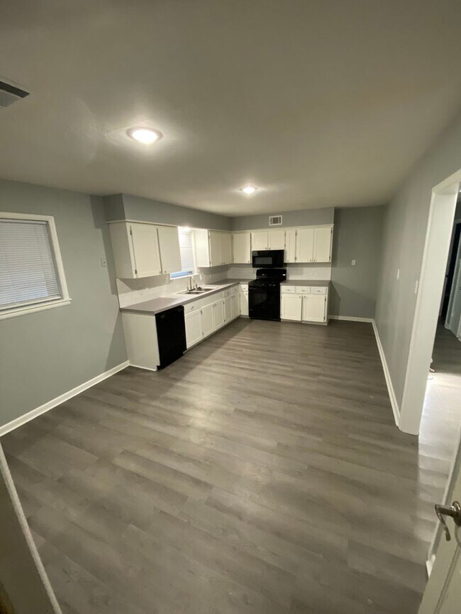Foto del edificio - 7705 Jacksonville Cutoff Rd