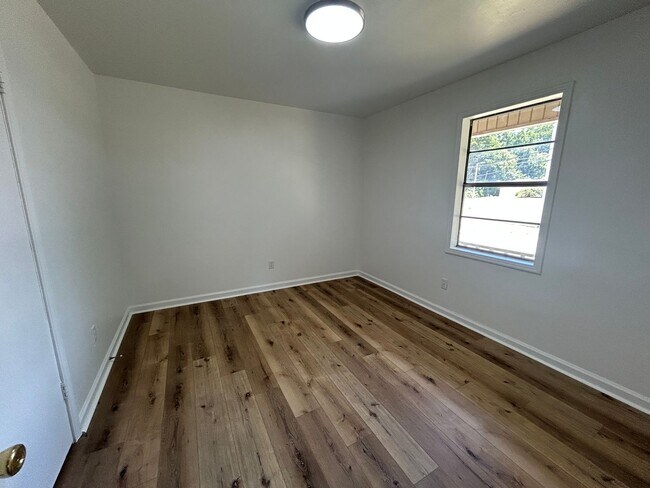 Foto del edificio - 271 N Bradford Ave