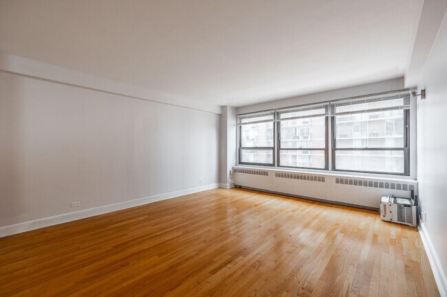 Foto del edificio - 4180 N Marine Dr