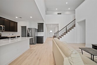 Building Photo - 3815 Pierce Pl Ln