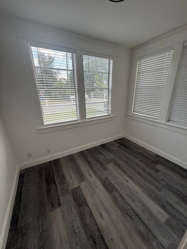 Foto del edificio - 615 W Myrtle St