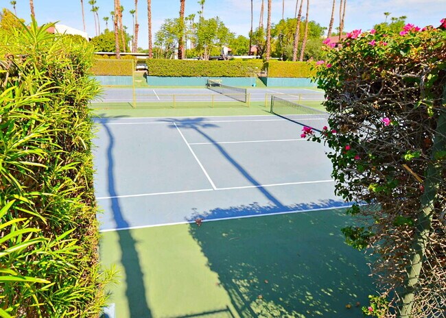 Foto del edificio - **Live the Palm Springs Lifestyle | 1-Bedroom Condo at Casa Verde**