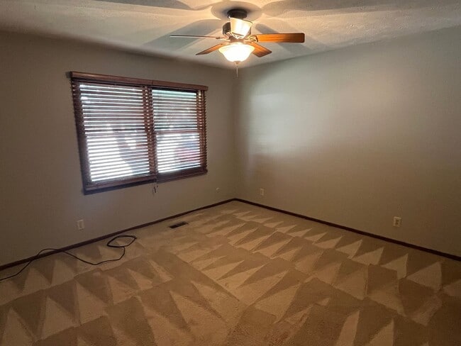 Building Photo - New listing!
