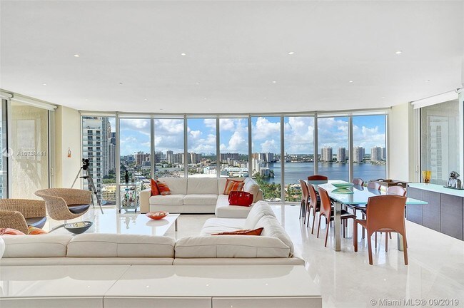 Foto del edificio - 18911 Collins Ave