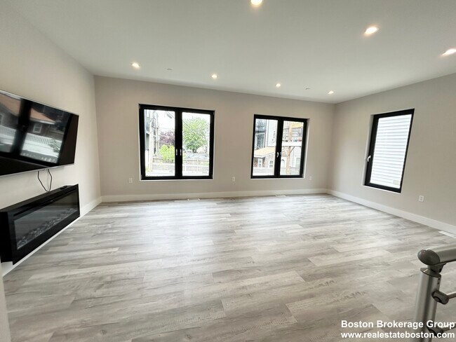 Foto del edificio - 2 W 3rd St Pl