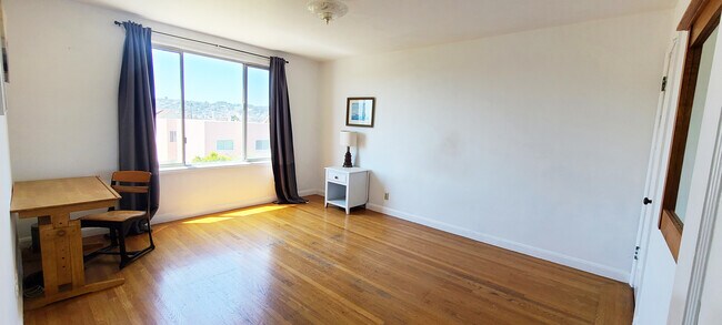 Building Photo - 1423 Revere Ave