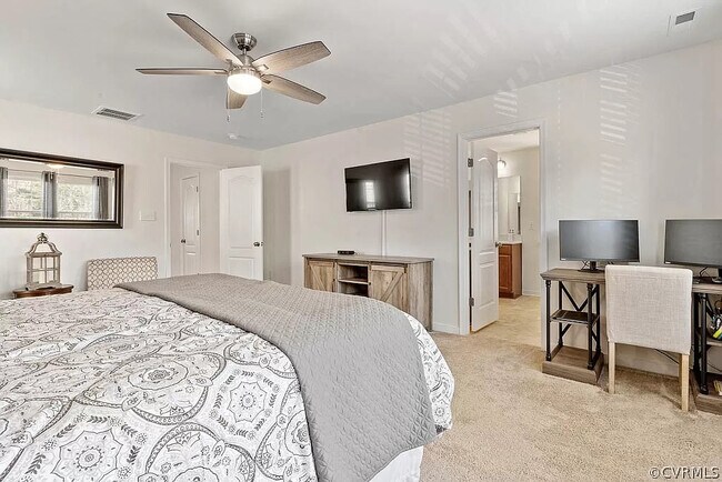 Building Photo - 16913 Thornapple Run