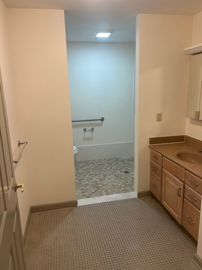 Baño - 2205 Mayor Mitchell Court