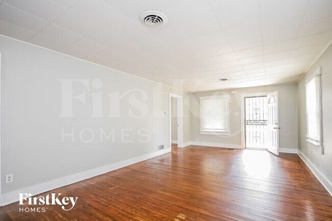Foto del edificio - 1411 Lindley Ave