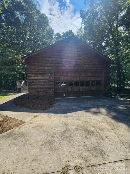 Foto del edificio - 9000 Oakridge Dr