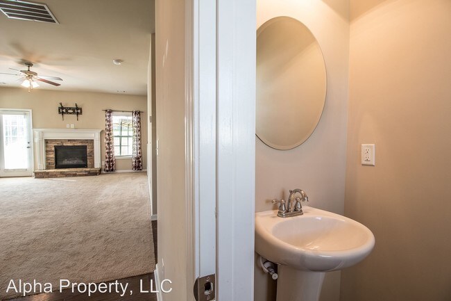 Building Photo - 112 Norfolk Cir