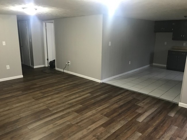 Building Photo - 3 bedroom 1 bath apartment West Morristown