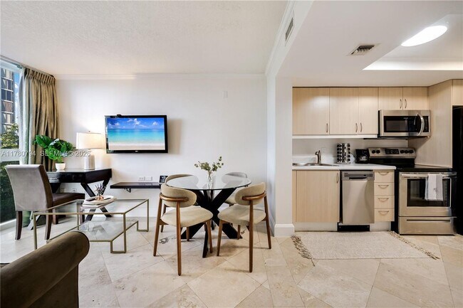 Building Photo - 2951 S Bayshore Dr
