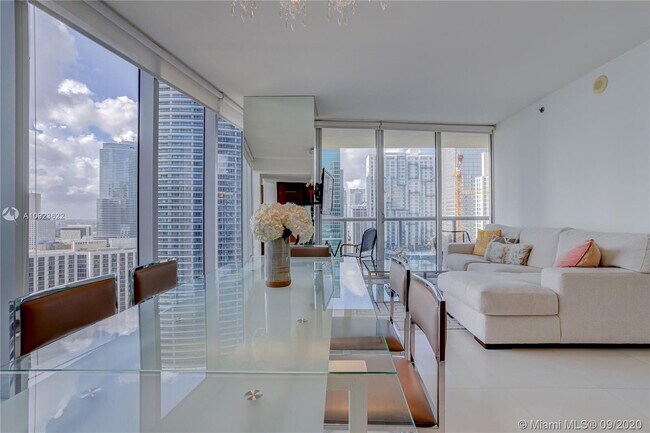 Foto del edificio - 475 Brickell Ave