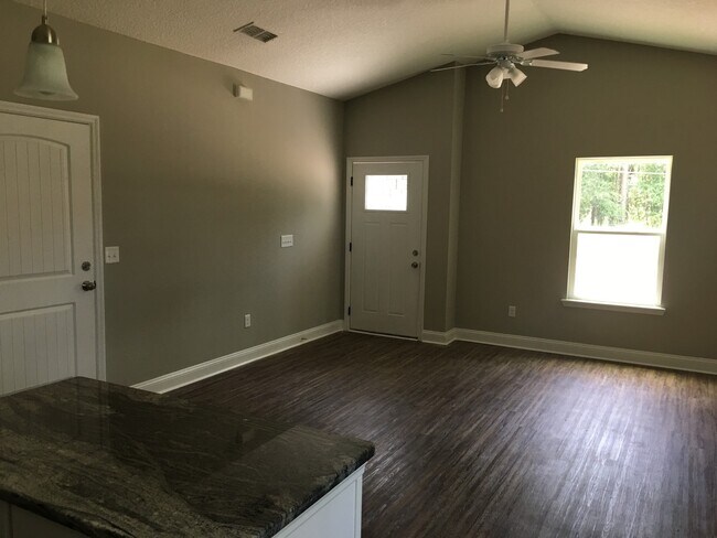 Foto del edificio - 3/2 House For Rent in Northside Jax!