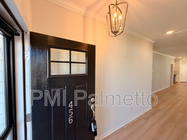 Building Photo - 456 Durwin Wy