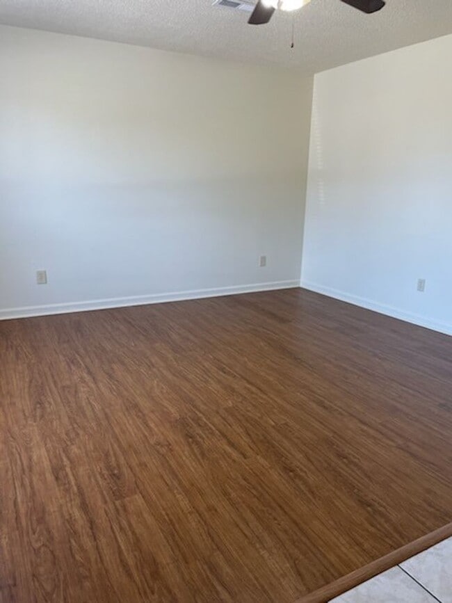 Building Photo - 900 Stratford Cir NW