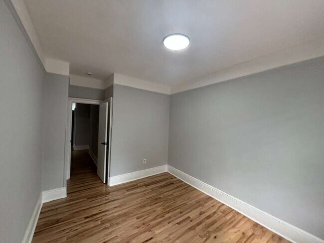 Foto del edificio - 242 Claremont Ave