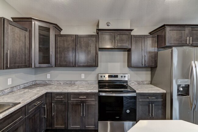 Building Photo - Private Entry! 2 Bed, 2 Bath $500 Deposit!