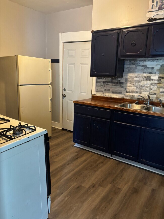 Foto del edificio - 12704 Brackland Ave