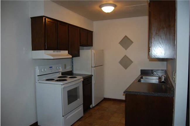 Building Photo - 230 Hallock Ave