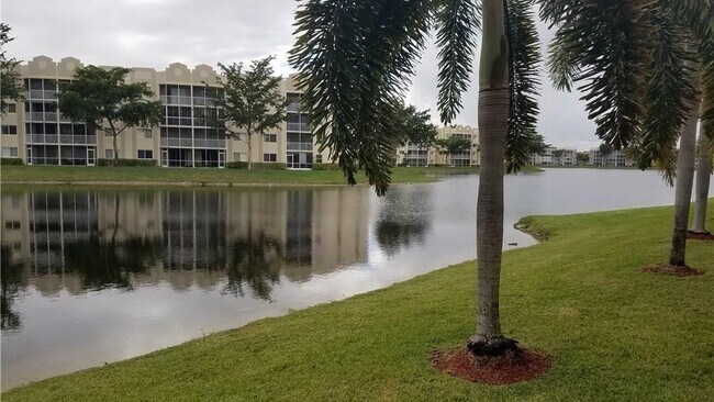 Foto del edificio - 7841 Catalina Cir