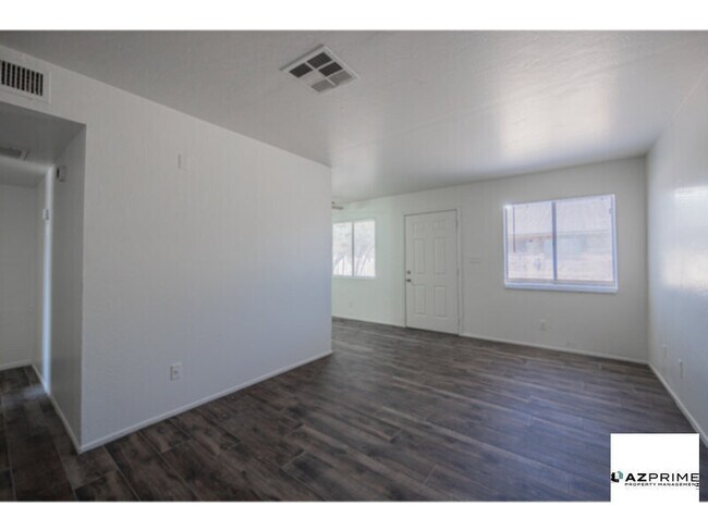 Foto del edificio - Step Into This Thoughtfully Remodeled 1/1 ...
